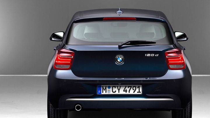 Back Pose Of 2012 BMW 1-Series 120d in Blue